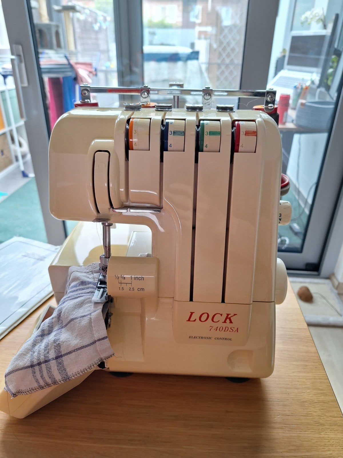 Overlock machine, Enlèvement, Utilisé, Surjeteuse