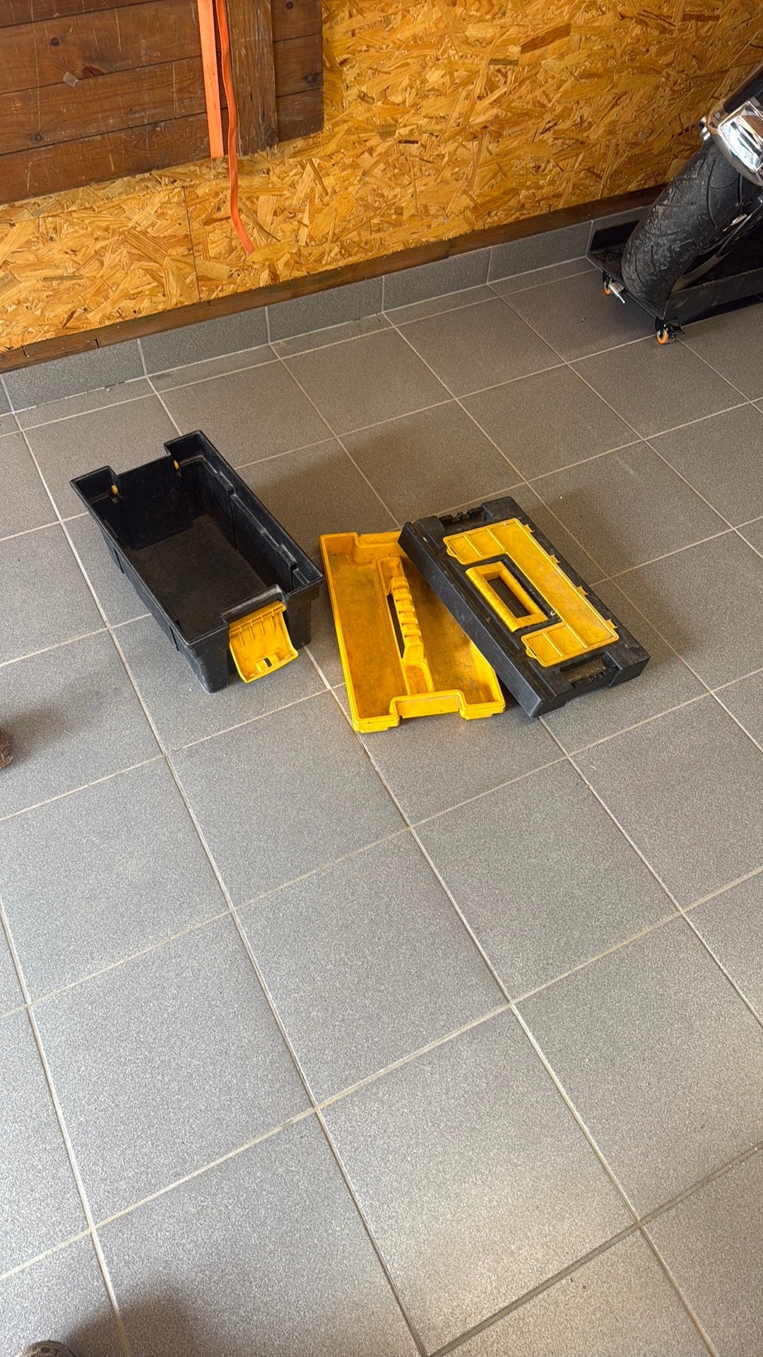 Gereedschapkoffer, Ophalen, Gebruikt