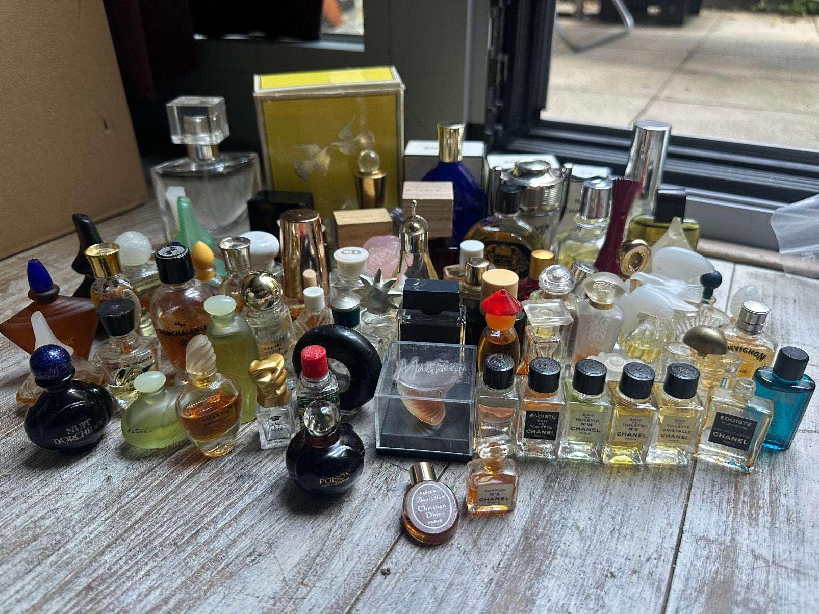 Grand lot de parfums miniatures vintage Collection flacons, Verzamelen, Ophalen, Zo goed als nieuw, Miniatuur, Gevuld
