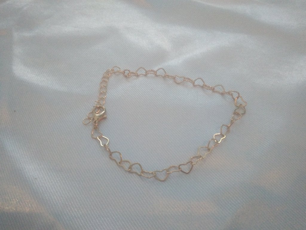 Verguld armbandje met hartjes, Handtassen en Accessoires, Armbanden, Ophalen of Verzenden, Nieuw, Goud, Goud