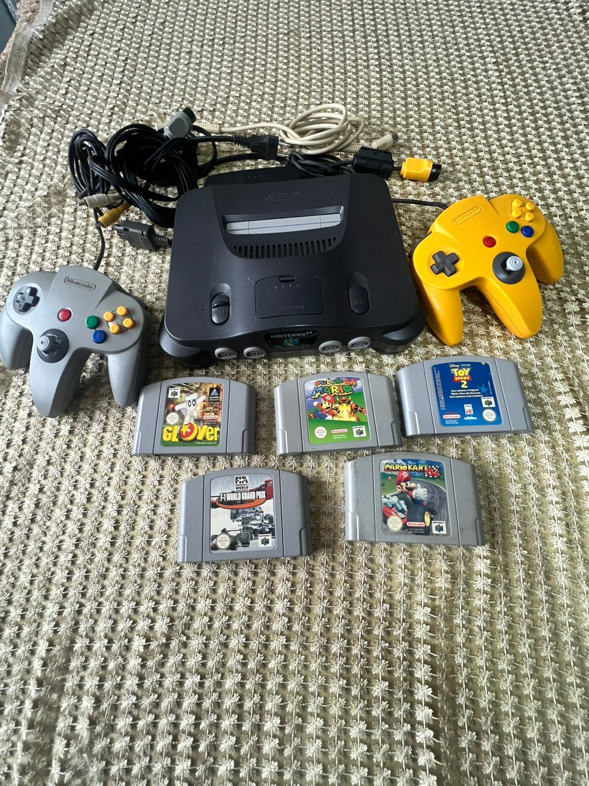 Nintendo 64 met twee controller, Consoles de jeu & Jeux vidéo, Consoles de jeu | Nintendo 64, Enlèvement, Utilisé, Avec 2 manettes