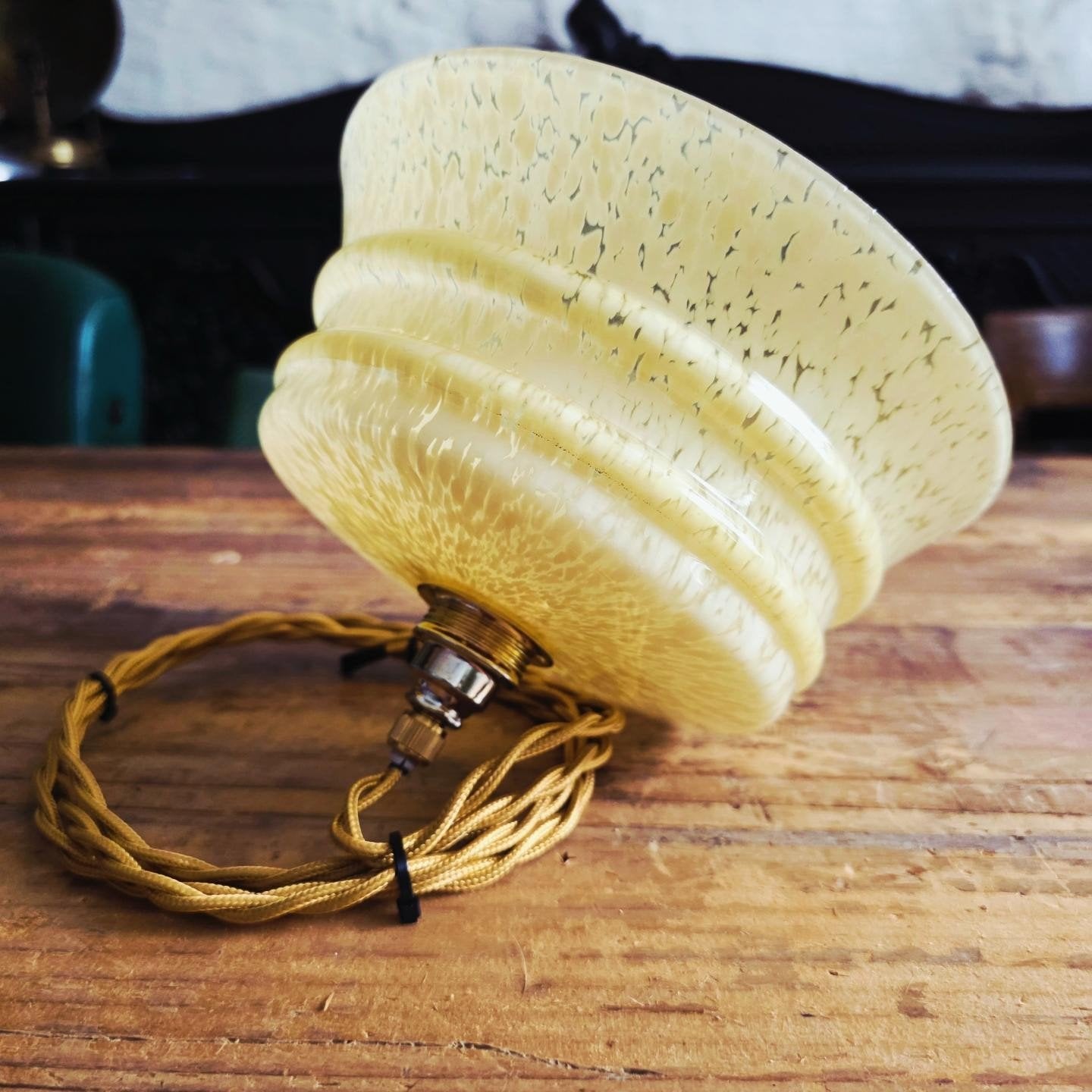 Vintage gemarmerde Art Deco / Mid-Century glazen hanglamp., Antiek en Kunst, Ophalen of Verzenden