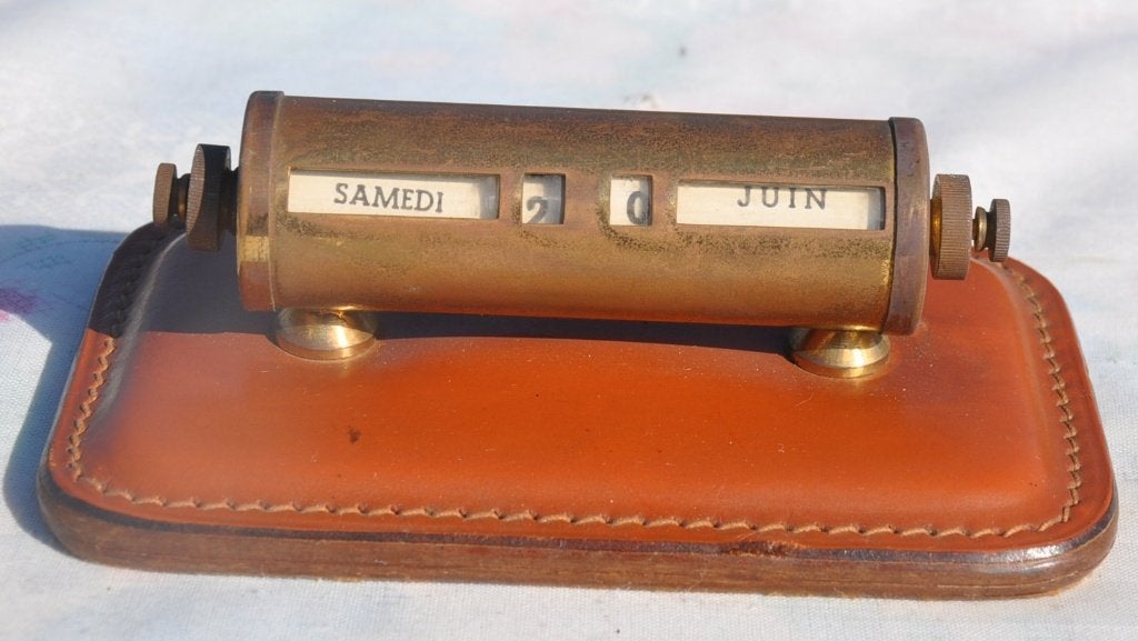calendrier perpétuel de bureau avec socle cuir, Antiek en Kunst, Antiek | Kantoor en Zakelijk, Ophalen of Verzenden