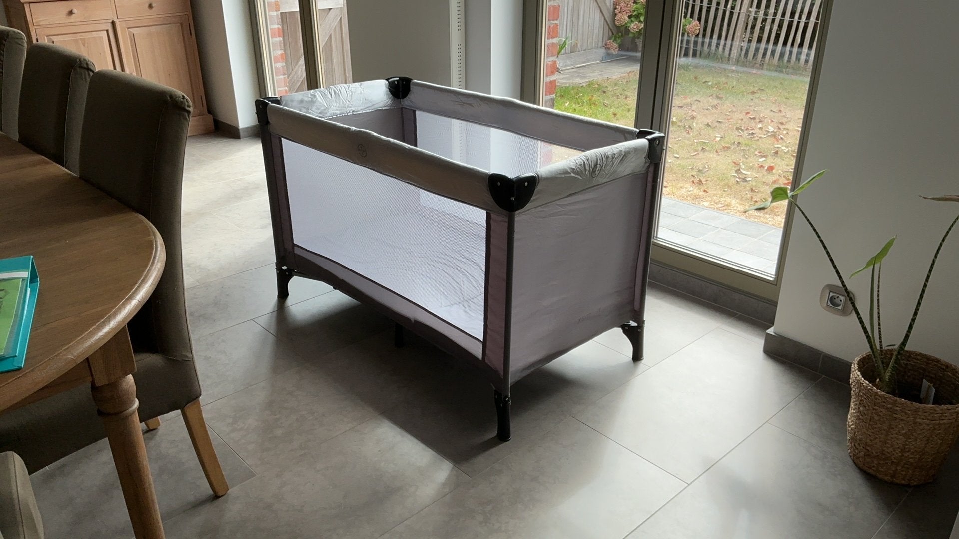 Lit de voyage avec matelas supplémentaire, Enfants & Bébés, Enlèvement, Comme neuf
