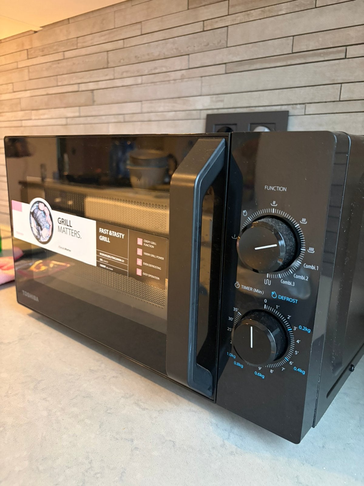 Micro-ondes Toshiba avec grill / combi – noir,, Electroménager, Enlèvement, Comme neuf, Gril, Micro-ondes