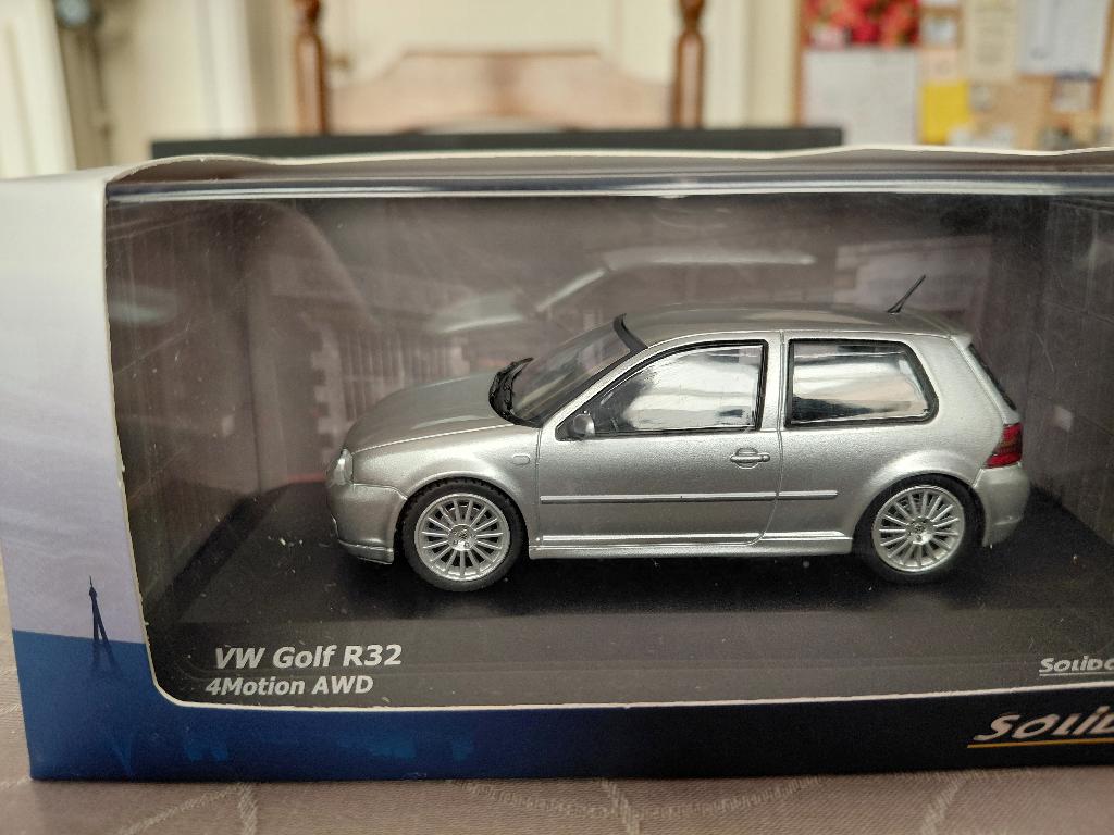 Solido Volkswagen VW Golf IV R32 AWD argentée 1:43, Enlèvement ou Envoi, Comme neuf, Voiture, Solido
