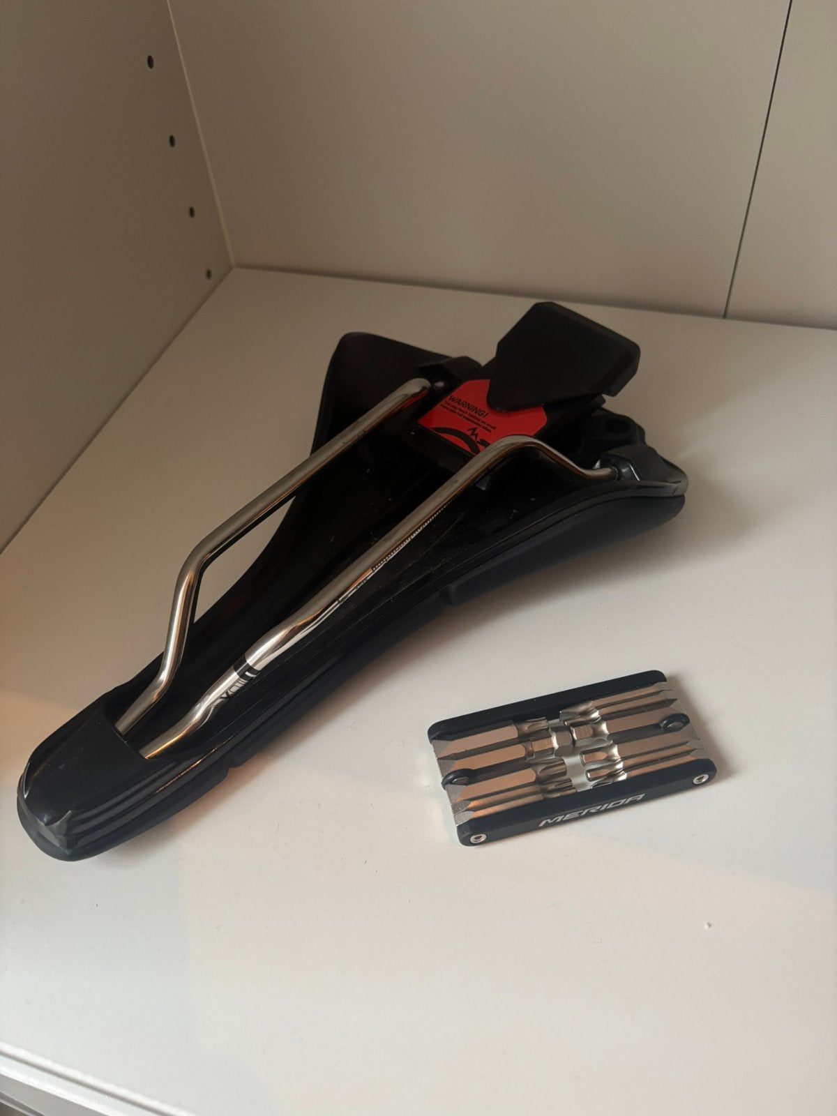 selle Prologo Scratch M5 avec outil multifonction intégré, Enlèvement, Comme neuf