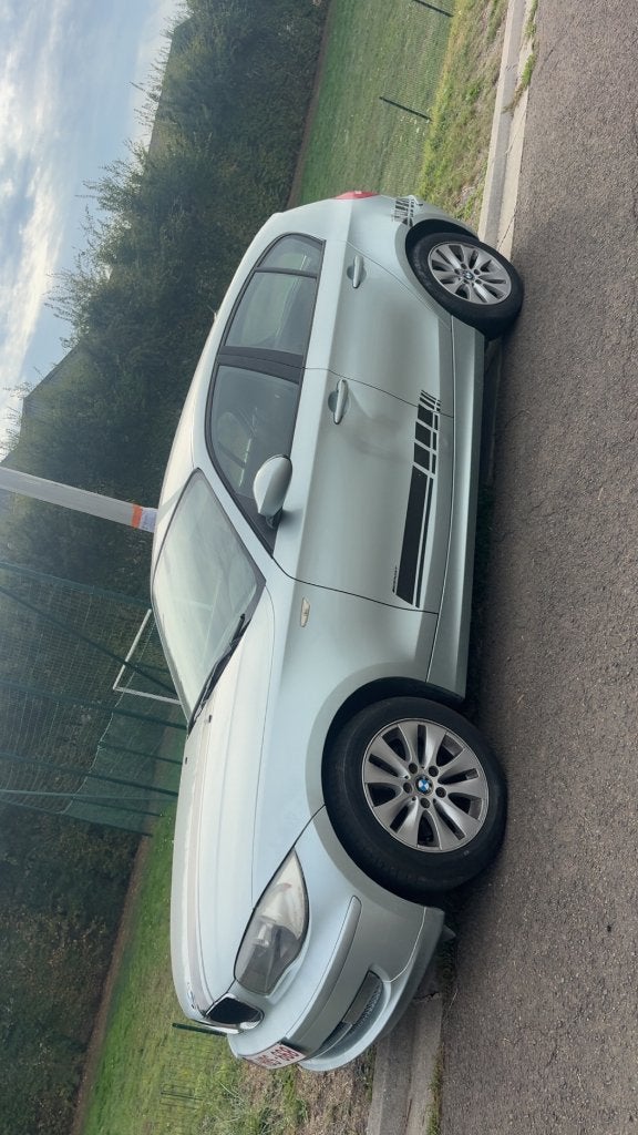 BMW 116i en panne, Autos, Argent ou Gris, Boîte manuelle, Noir, Particulier