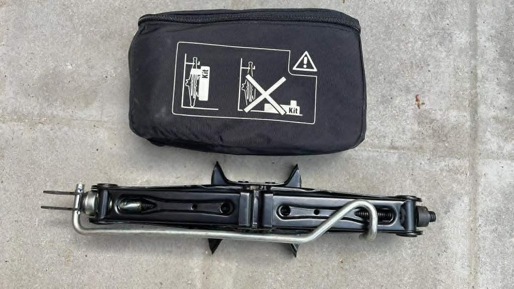 KIT DE MONTAGE DE PNEUMATIQUE + CRIC, Autos : Divers, Outils de voiture, Enlèvement ou Envoi, Neuf