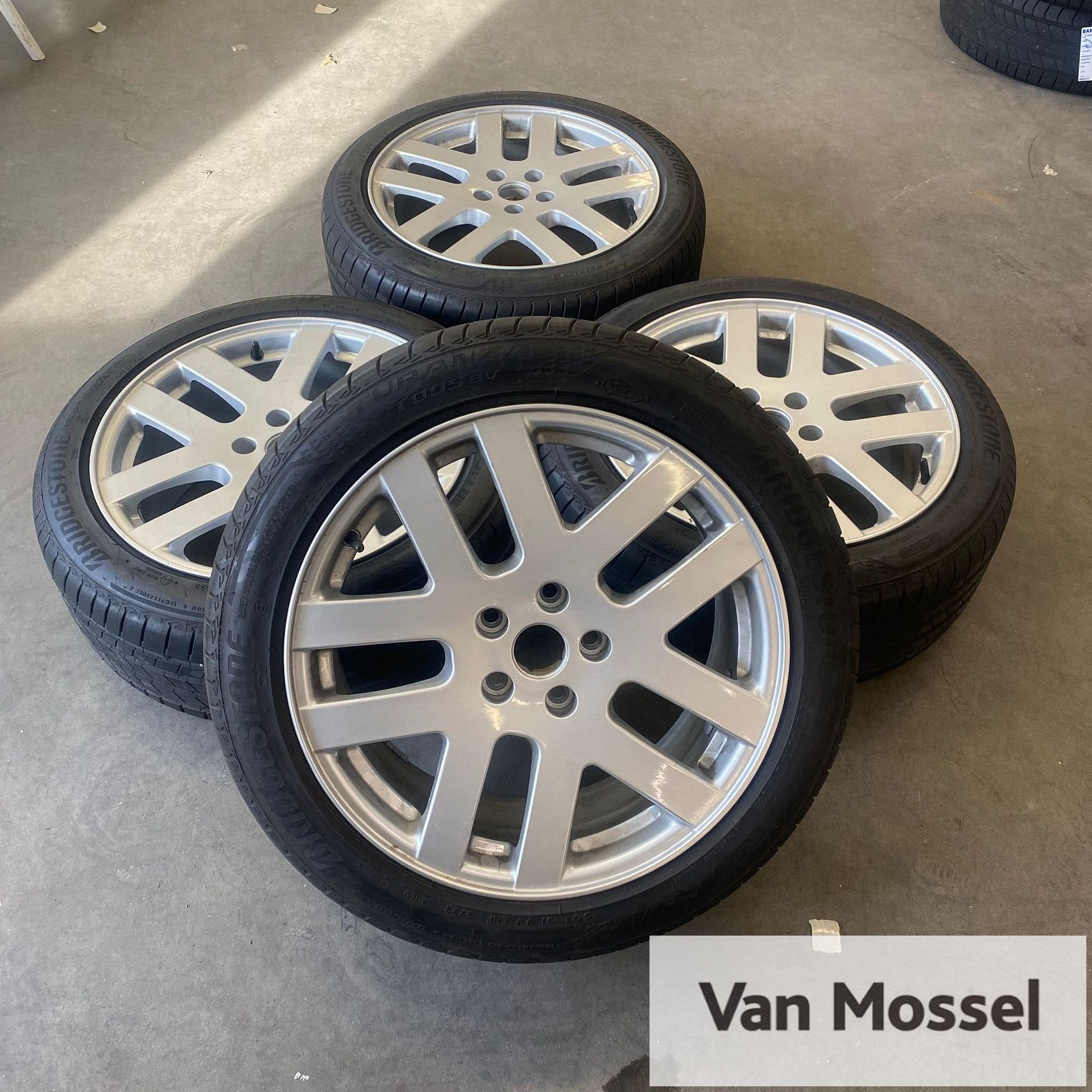 MG 4 Bridgestone Turanza T005 EV 235/45/R18 98W, Auto-onderdelen, Banden en Velgen, 18 inch, Gebruikt, -, -