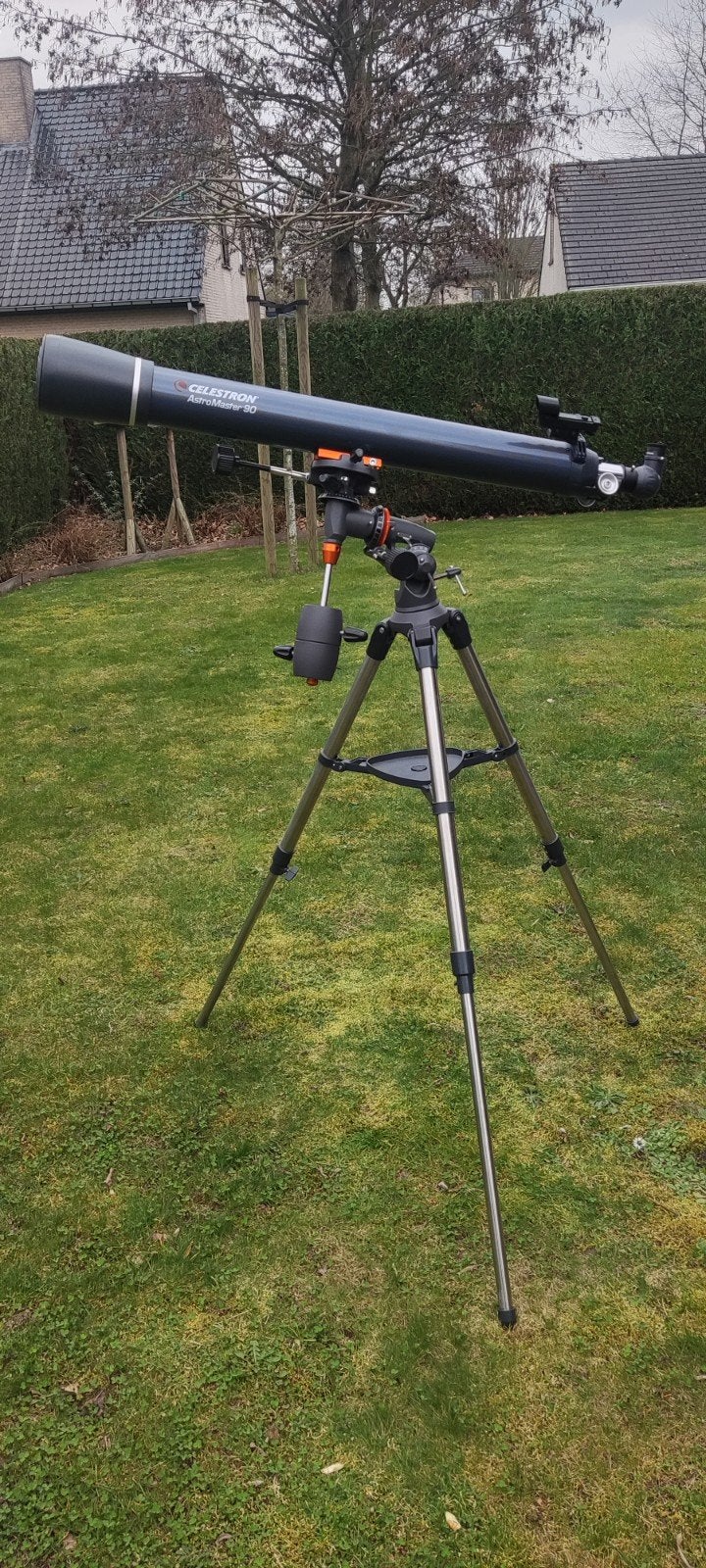 Celestron astromaster 90eq + zonnefilter, Audio, Tv en Foto, Ophalen, Zo goed als nieuw, Lenzentelescoop (refractor), Met statief