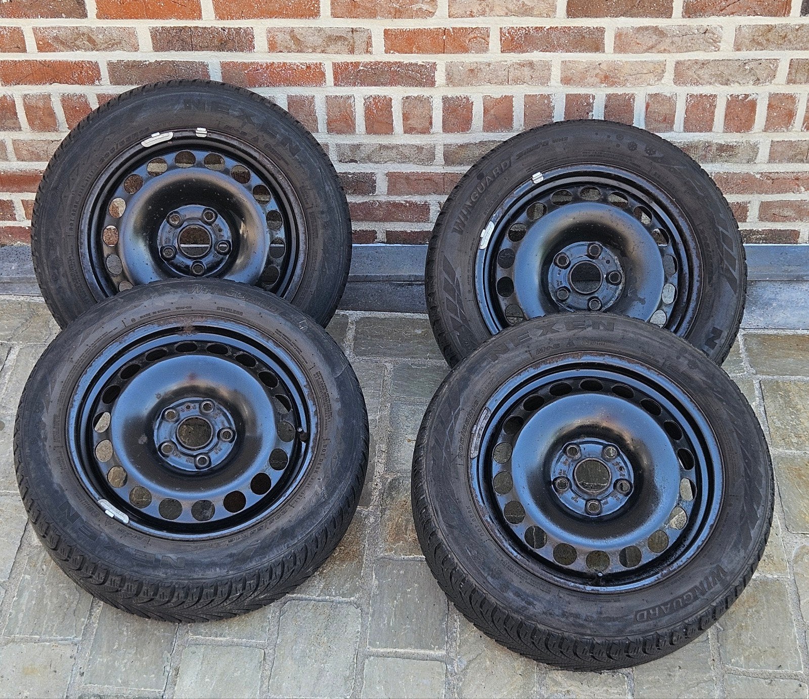 4 pneus d'hiver Nexen sur jantes en acier VW, Autos : Pièces & Accessoires, Enlèvement, Pneus hiver, Pneu(s)