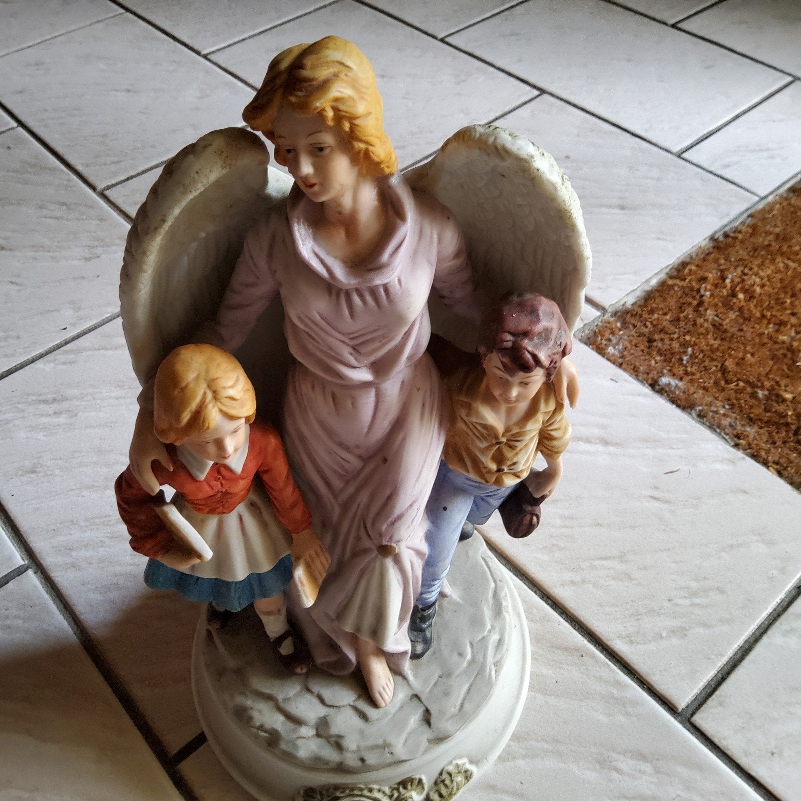 magnifique morceau de biscuit en forme d'ange, Enlèvement