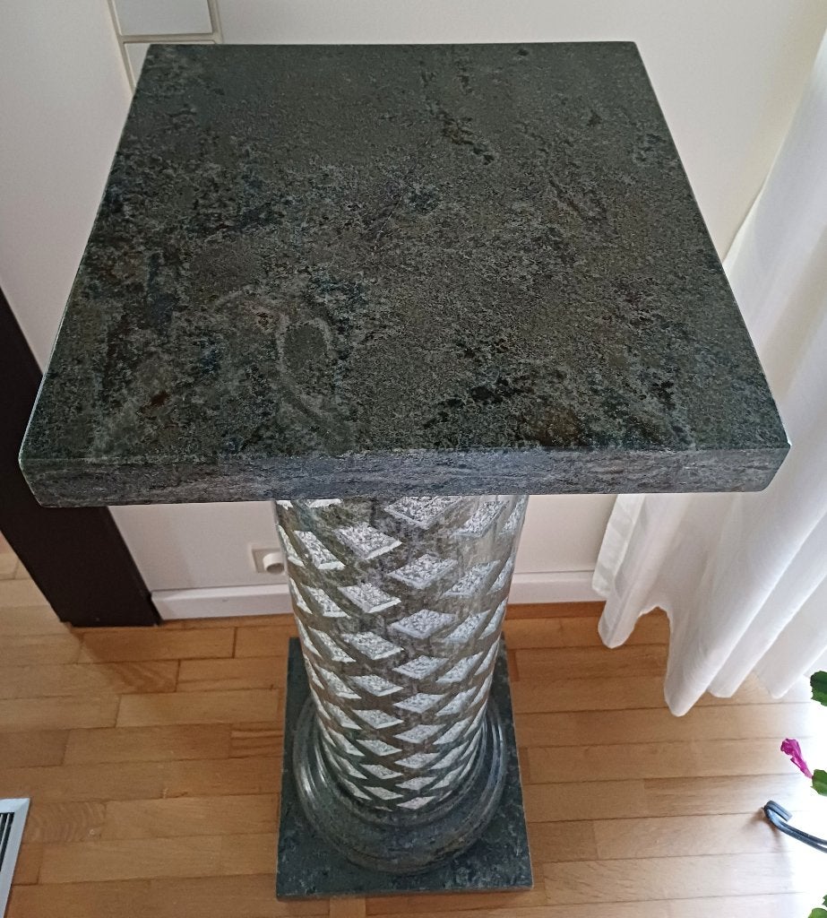 Belle colonne en marbre vert en excellent état, Enlèvement