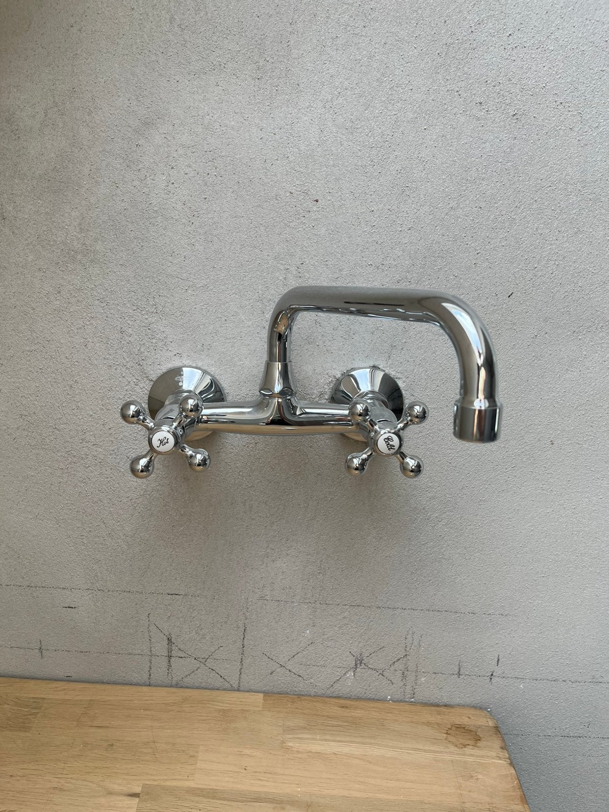 Robinet mural chaud et froid, Bricolage & Construction, Sanitaire, Enlèvement, Neuf, Chrome, Robinet