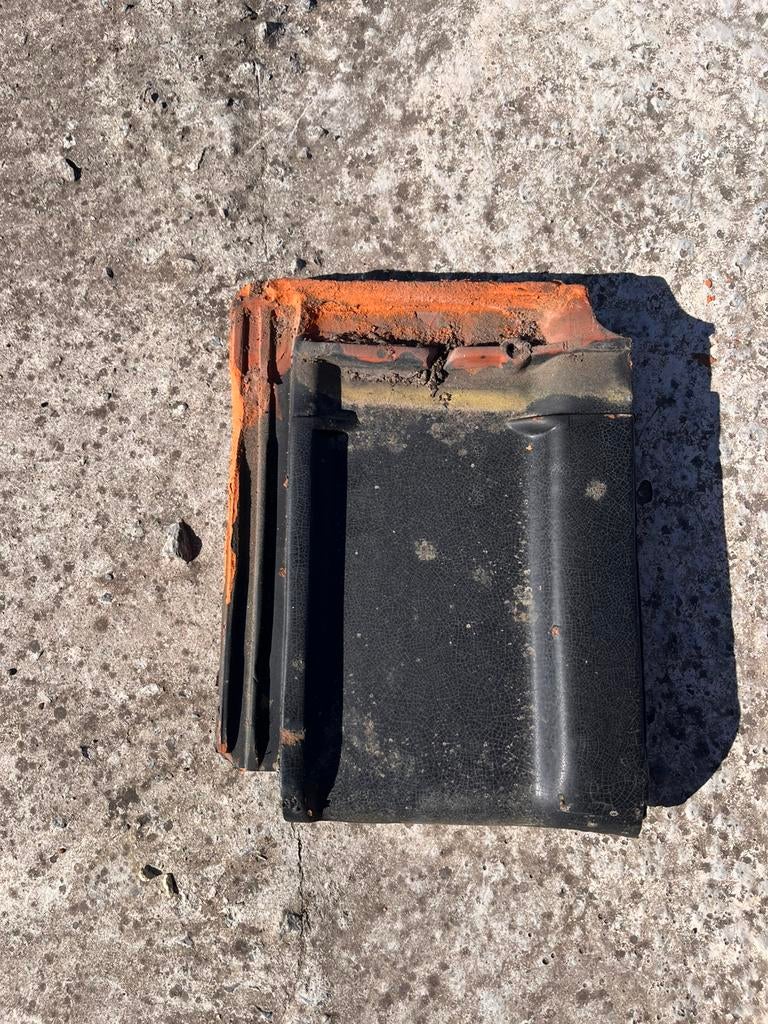 260x Hennuyères zwarte sneldekpannen, Doe-het-zelf en Bouw, Dakpannen en Dakbedekking, Gebruikt, Dakpannen, Zwart, Ophalen