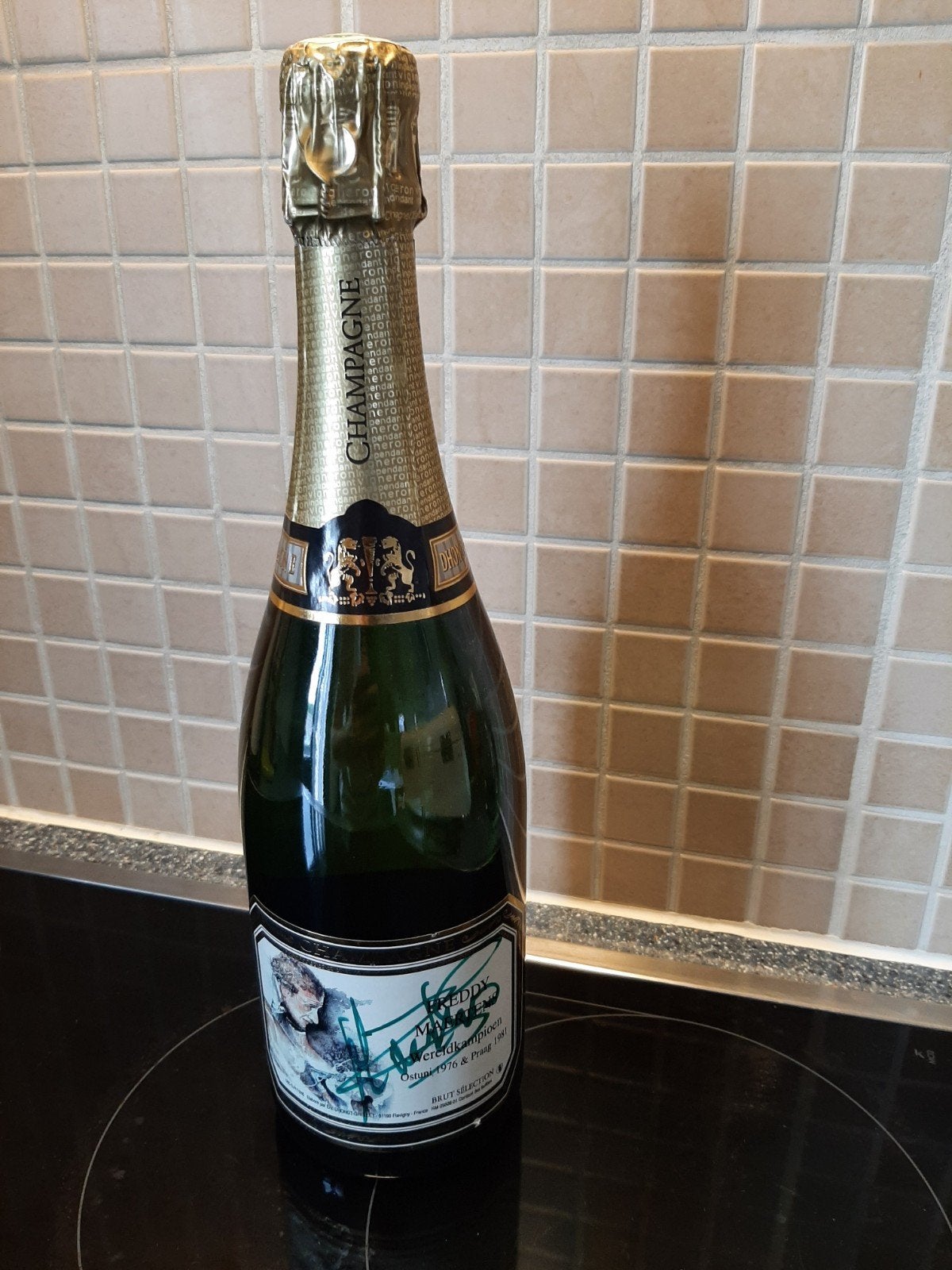1 bouteille de champagne Freddy Maertens, signature, Enlèvement