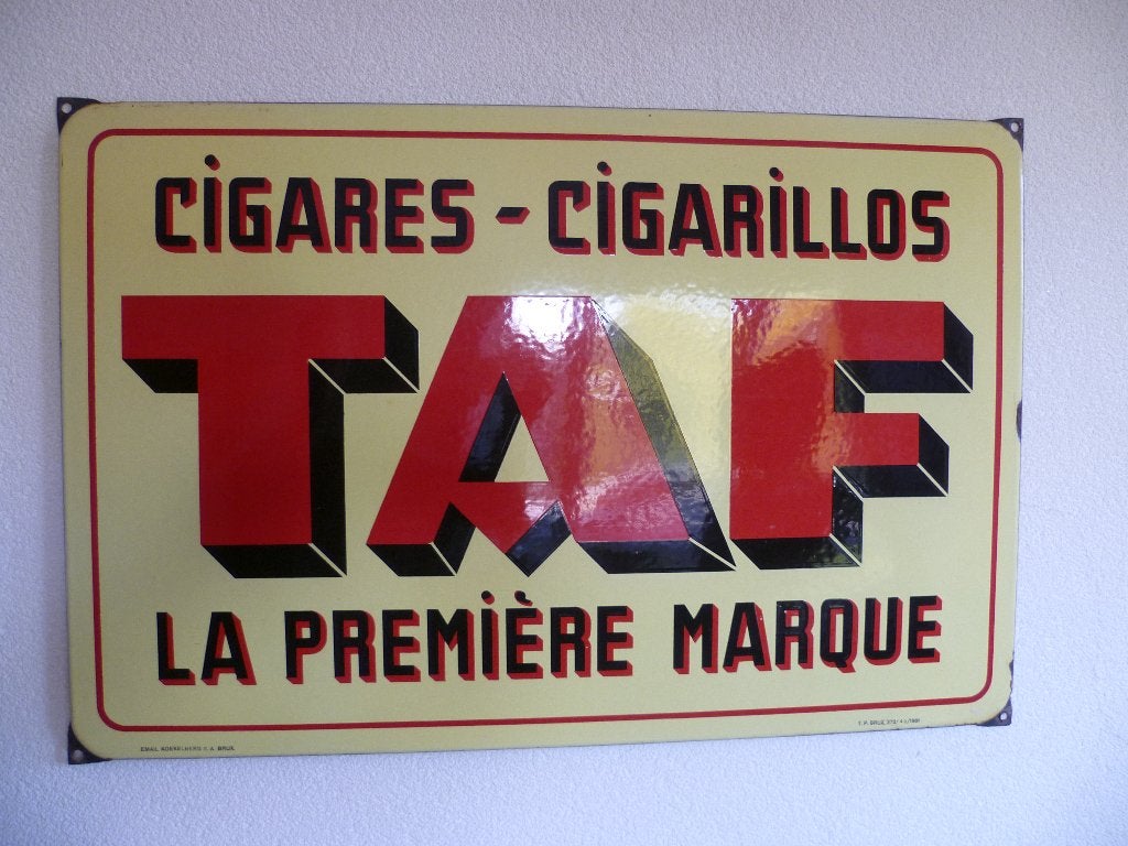 EMAILLE RECLAMEBORD"TAF CIGARES-CIGARILLOS"UIT 1951, Ophalen of Verzenden, Zo goed als nieuw, Reclamebord