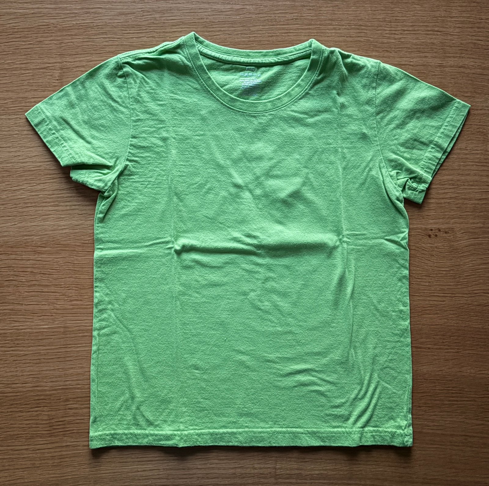 T-shirt vert pomme avec P au dos - 9-10 ans - 3€, Enfants & Bébés, Enlèvement ou Envoi, Comme neuf, Garçon