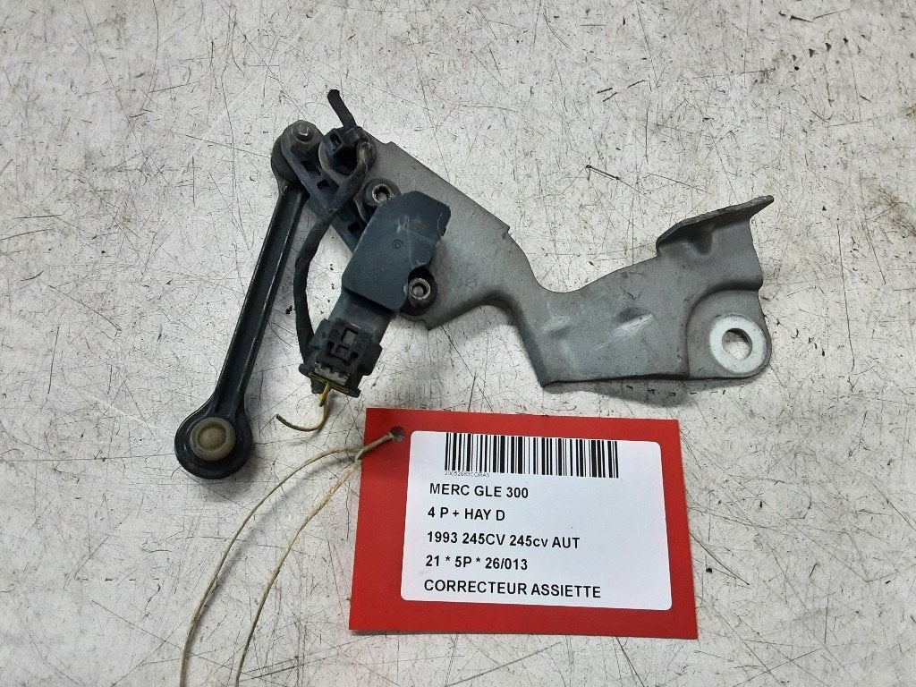 DIVERSEN CORRECTEUR ASSIETTE GLE (V167) (A0009050908), Gebruikt, Mercedes-Benz, Mevr. I. Hauben, Rue de l'Espoir 34 34
4030  GRIVEGNÉE, BE