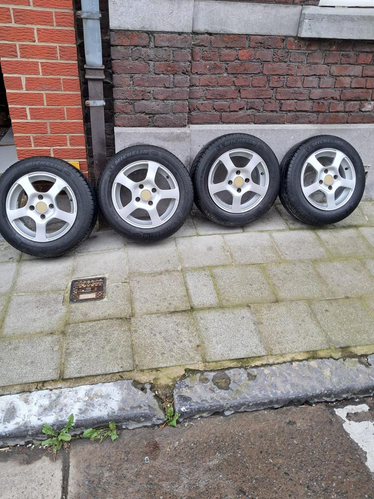 Jantes avec les pneus Michelin a vendre, Autos : Pièces & Accessoires, Pneus & Jantes, Enlèvement, Pneu(s)