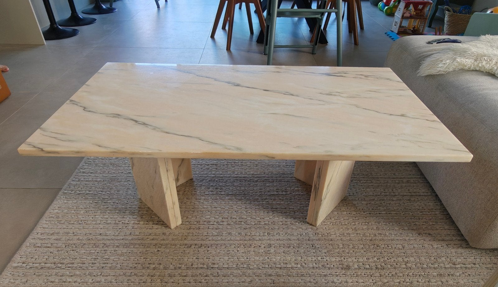 ​Mooie marmeren salontafel (unieke lichte zalmroze gloed), Ophalen