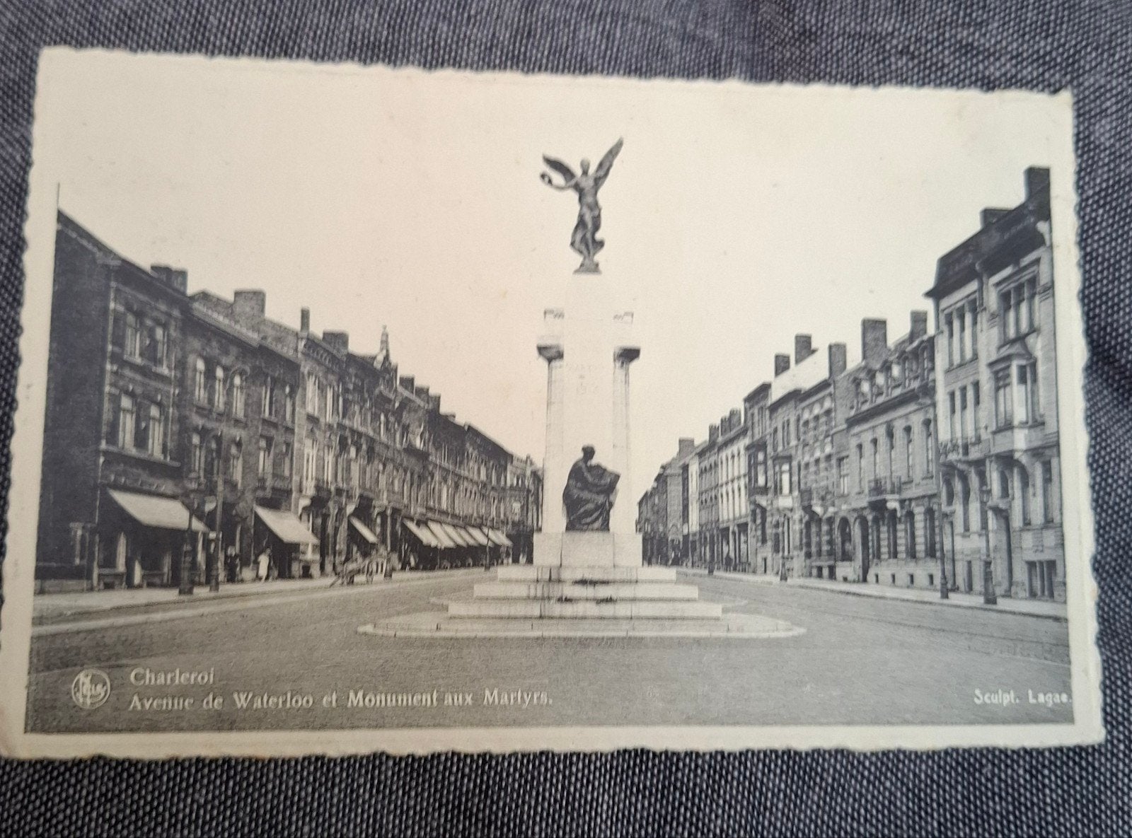 Charleroi avenue de Waterloo et monument aux martyrs, Collections, Enlèvement ou Envoi, Affranchie, Hainaut