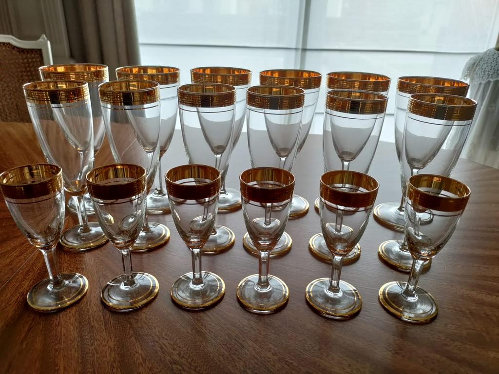 18 antieke glazen met gouden randje, Ophalen