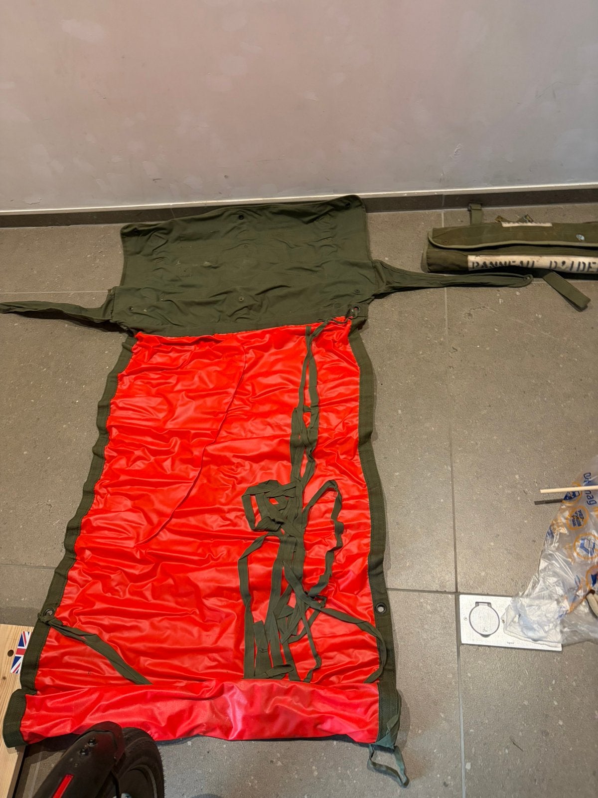 Identificatiepaneel Militair voertuig ROOD, Ophalen, Zo goed als nieuw