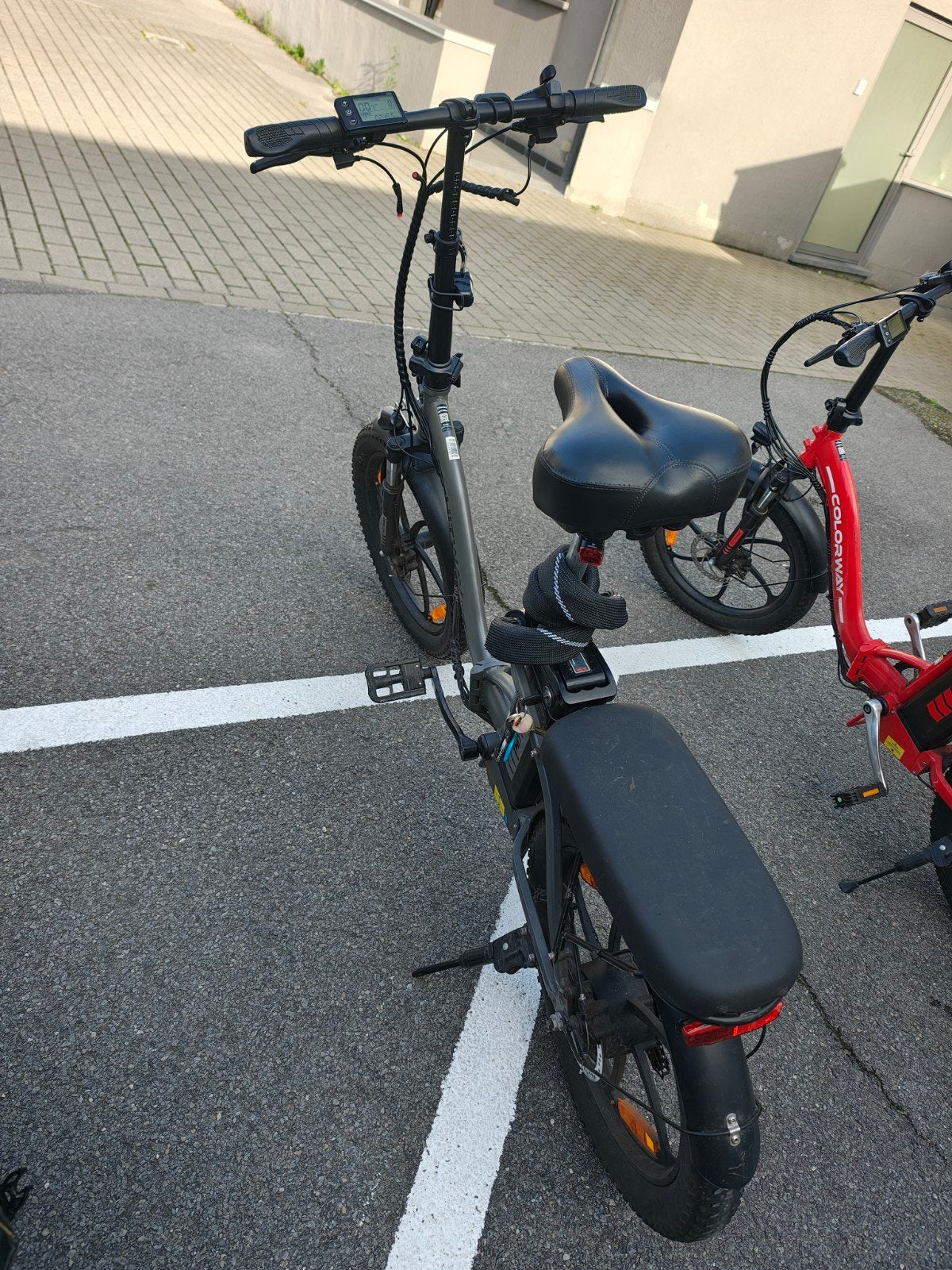Elektrische vouwfiets Hitway 20"

Zeer degelijke Elektris, 20 inch of meer, Gebruikt, Versnellingen, Totaal opvouwbaar