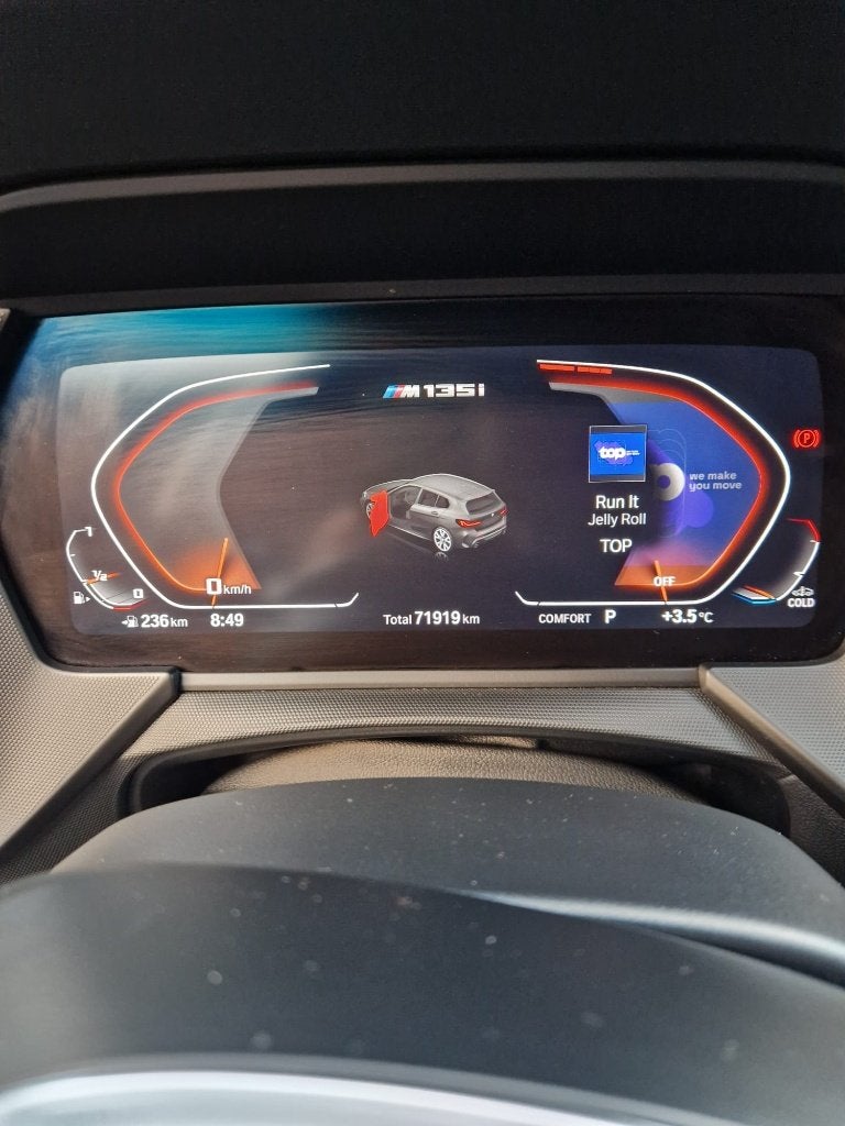 Option complète de performance de la BMW M135i Xdrive, Argent ou Gris, Achat, Entreprise, Noir