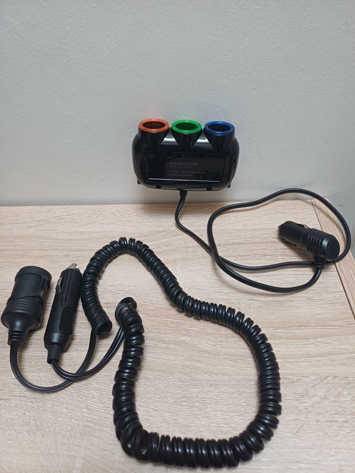 Kit d'accessoires pour voiture 12 V : répartiteur 3 voies +, Autos : Divers, Accessoires de voiture, Enlèvement ou Envoi, Comme neuf