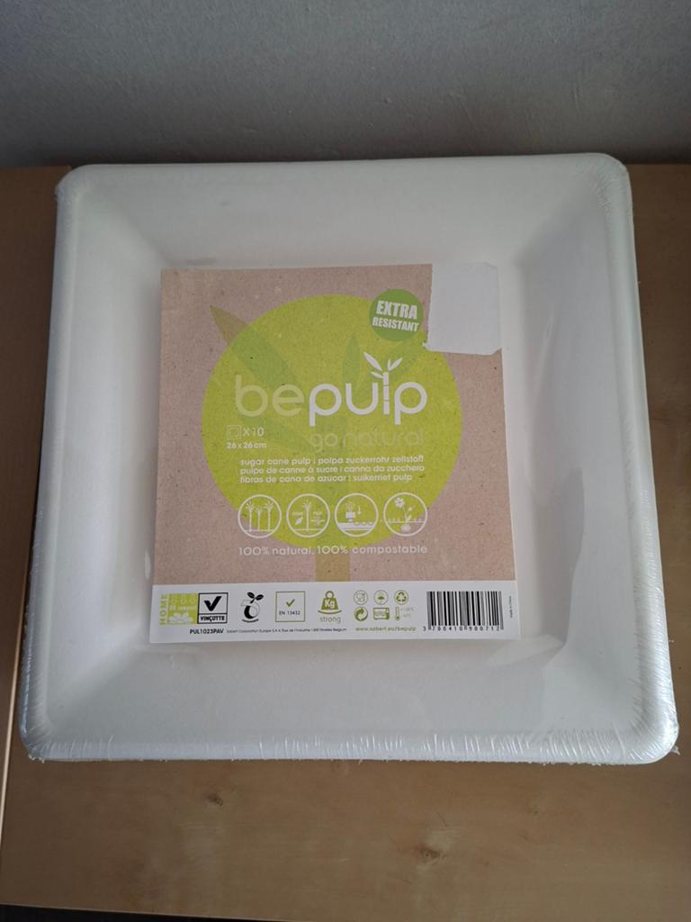 30 x kartonnen vierkante borden 26 x 26cm, nieuw in plastiek, Huis en Inrichting, Keuken | Servies, Ophalen, Bord(en)