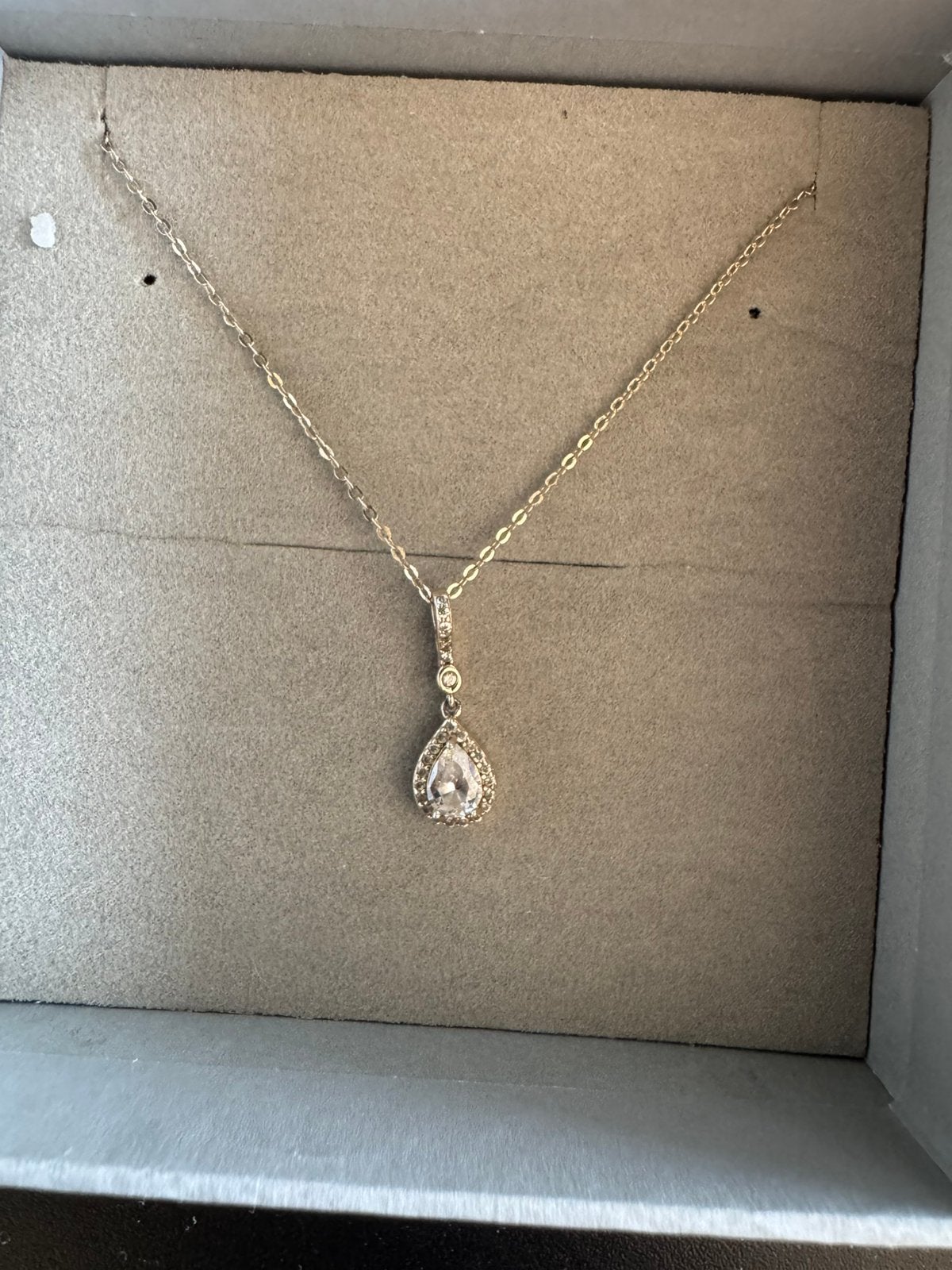 Ketting van lotus, Handtassen en Accessoires, Ophalen of Verzenden, Gebruikt, Goud