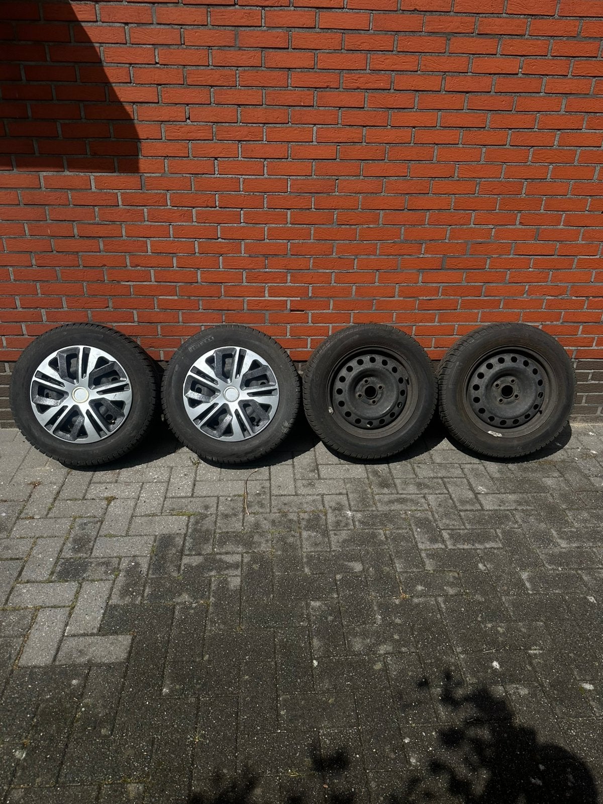 4x Pirelli WINTERBANDEN 185/65 R15 + stalen velgen (Kia Rio), Autos : Pièces & Accessoires, 15 pouces, Pneus hiver, Véhicule de tourisme
