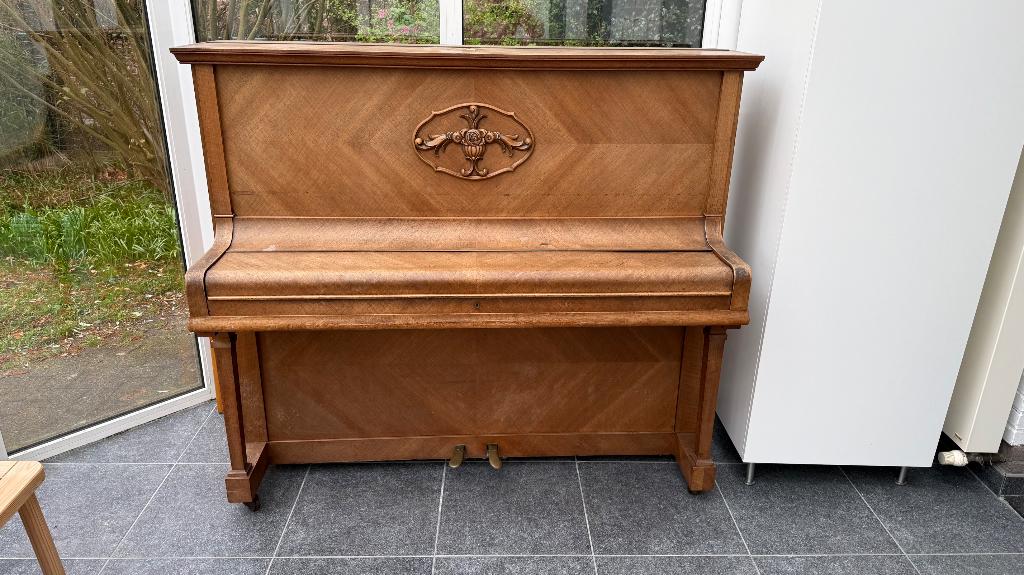 Antieke Piano Uebel & Lechleiter (1930) Restauratieproject, Muziek en Instrumenten, Piano's, Ophalen, Gebruikt, Bruin, Piano