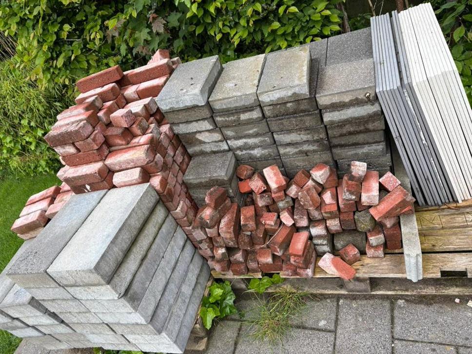 GRATIS partij klinkers 3 soorten, Ophalen, Klinkers, 5 tot 10 m², Zo goed als nieuw