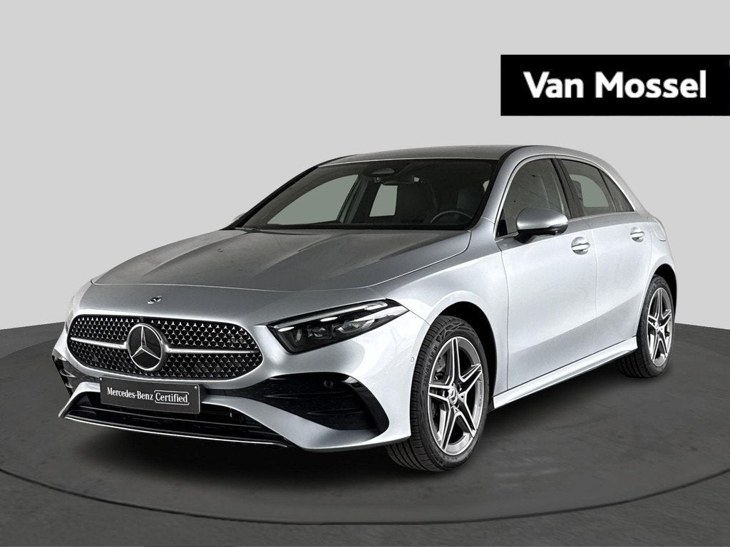 Mercedes-Benz A-Klasse 250 e AMG Line - TREKHAAK - MULTIBEAM, Auto's, Stof, Gebruikt, Euro 6, 4 cilinders
