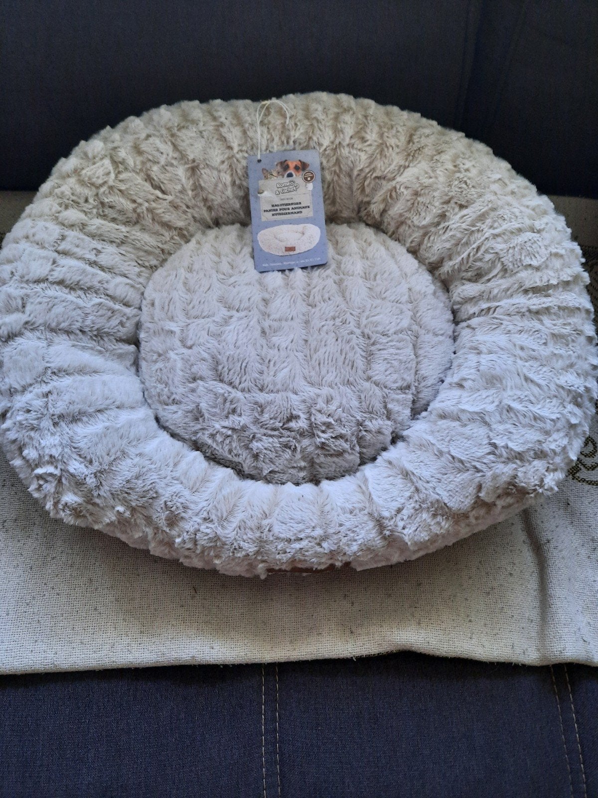 Nieuwe zachte hondenmand maat M lichtbeige, Animaux & Accessoires, Paniers pour chiens, Enlèvement, Neuf, Poussière