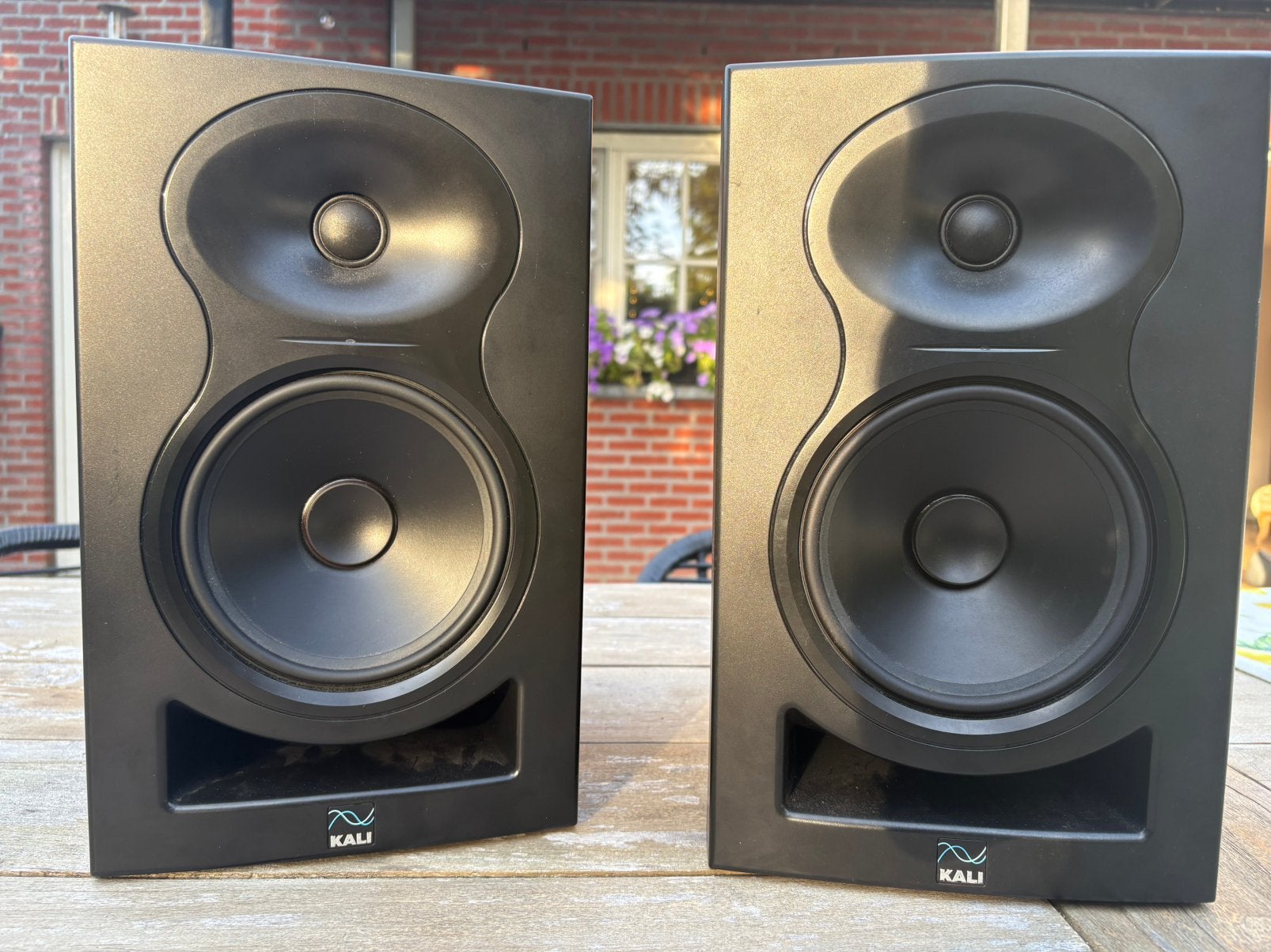 Kali Audio LP-6 (set van 2), Studiomonitor, Inclusief kabels, Zo goed als nieuw, Ophalen