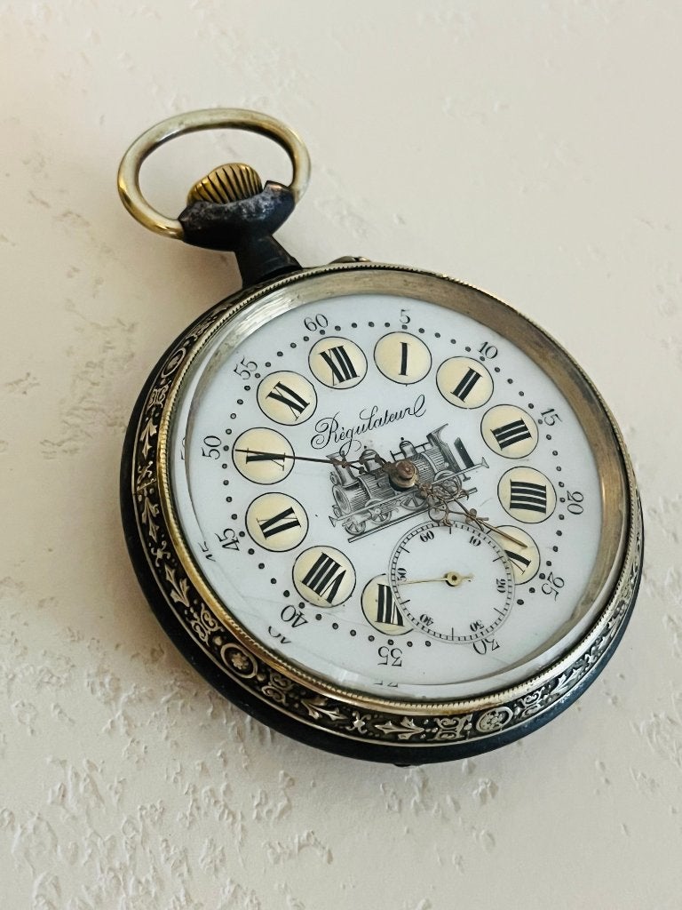 Antiek XL Regulateur zakhorloge met trein, Handtassen en Accessoires, Horloges | Antiek, Overige merken, Overige materialen, Zakhorloge