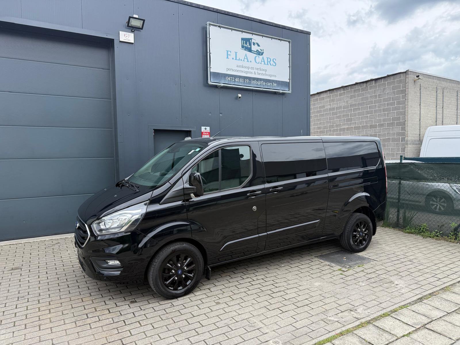 FORD TRANIST 2.0 DUBBEL CABINE AUTOMAAT GPS 170PK 5PL FULL, Testrit aan huis, Stof, 2000 kg, Zwart