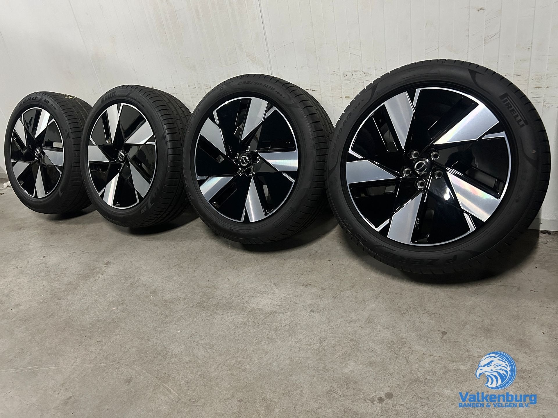 8mm! Originele Volvo C40 XC40 EC40 EX40 5-Spoke Black Diamon, Pneus et Jantes, Véhicule de tourisme, Pneus été, -