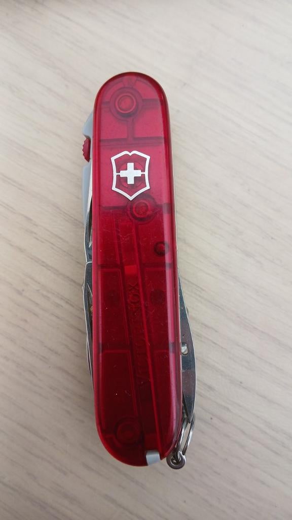 Couteau Suisse Victorinox, Enlèvement