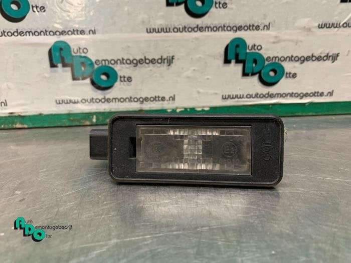 Eclairage immatriculation d'un Peugeot 208 (208 12-), -, 3 mois de garantie, Utilisé, -