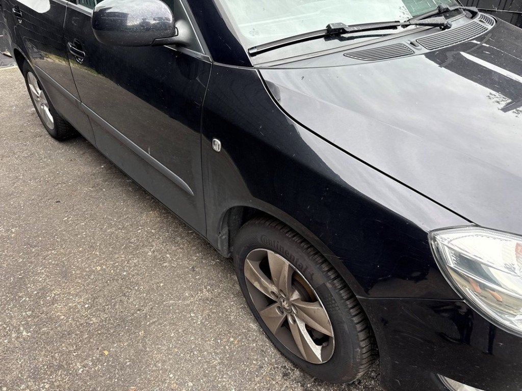 AILE AVANT DROITE Skoda Fabia II Combi (|5J0821022A|), Garde-boue, Utilisé, Info@skoda-auto.de, Skoda