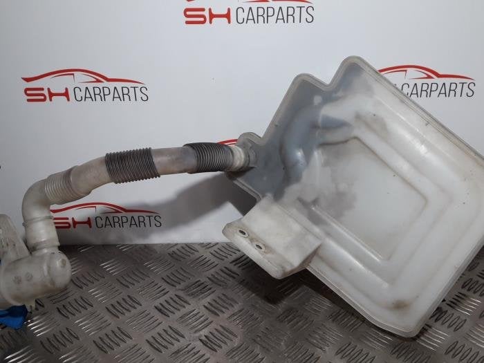 Ruitensproeiertank voor van een Volkswagen Caddy, Gebruikt, -, Volkswagen, -