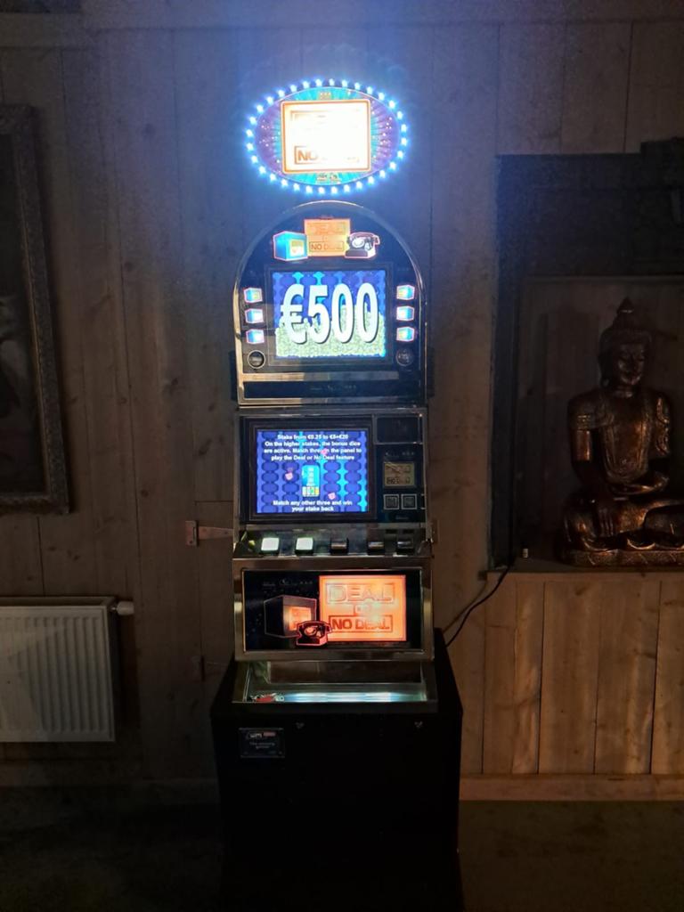Deal or no Deal casino, Collections, Machines | Machines à sous, Enlèvement