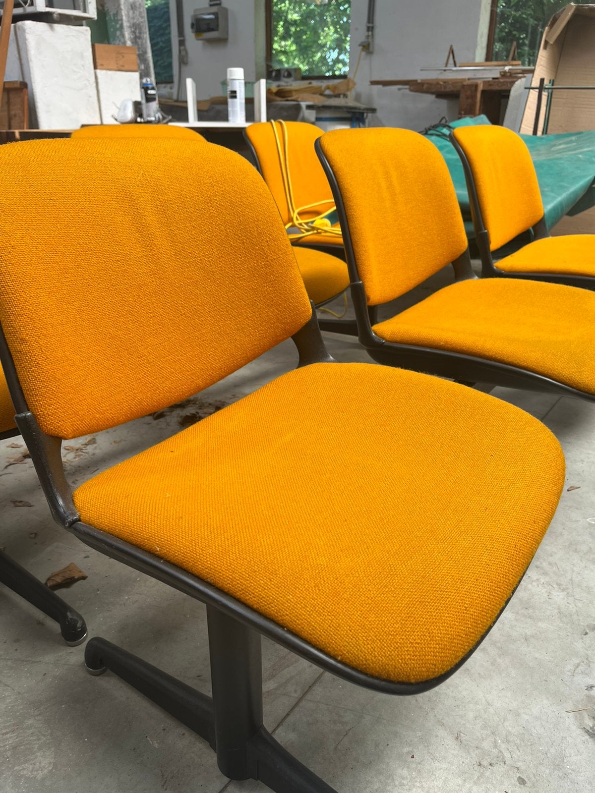 Oranje vintage wachtzitbank - 2 x 3 zit, Ophalen, Kunststof, 150 tot 200 cm, Driepersoons