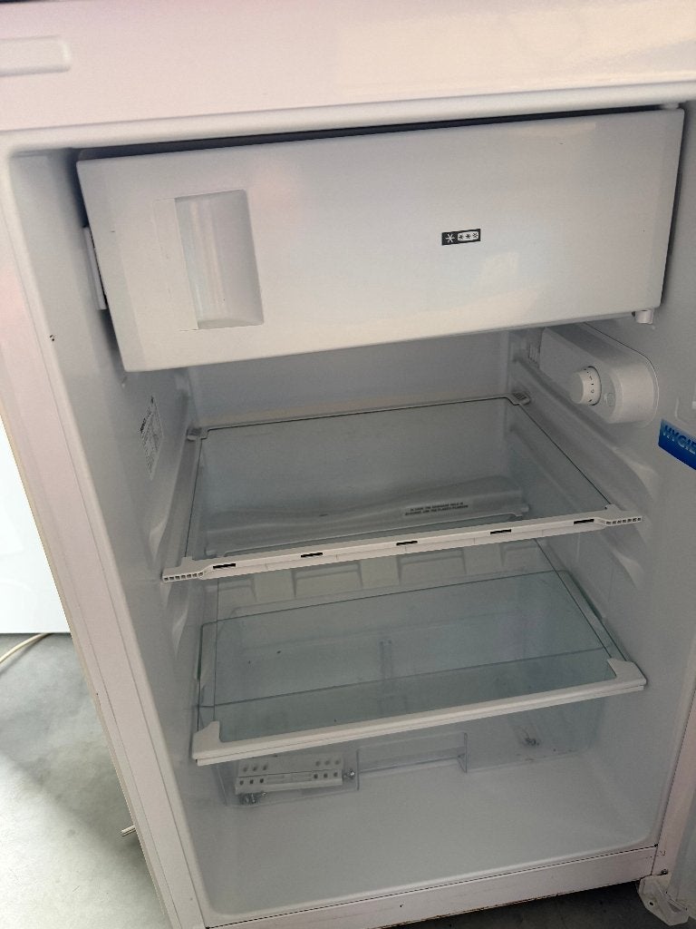 Beko inbouwkoelkast 88 cm met vriesvak, Gebruikt, 100 tot 150 liter, Energieklasse A of zuiniger, 45 tot 60 cm